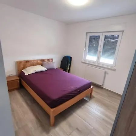 Baroness - Modern & Spacious - 3 Bedroom *