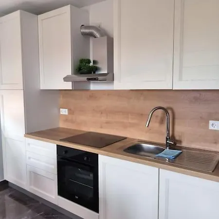 Baroness - Modern & Spacious - 3 Bedroom * Sukosan