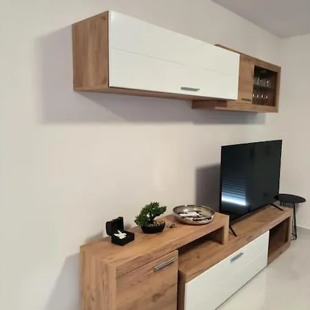 Baroness - Modern & Spacious - 3 Bedroom Apartment Sukosan