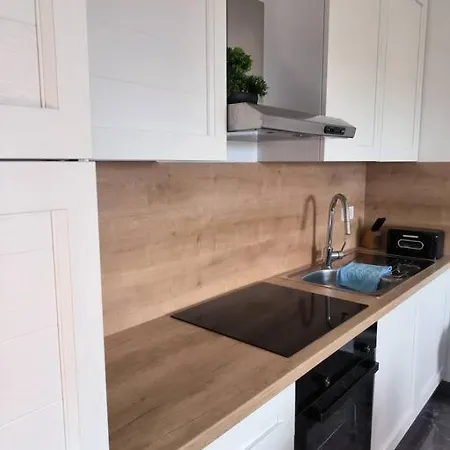 Baroness - Modern & Spacious - 3 Bedroom Apartment Sukosan