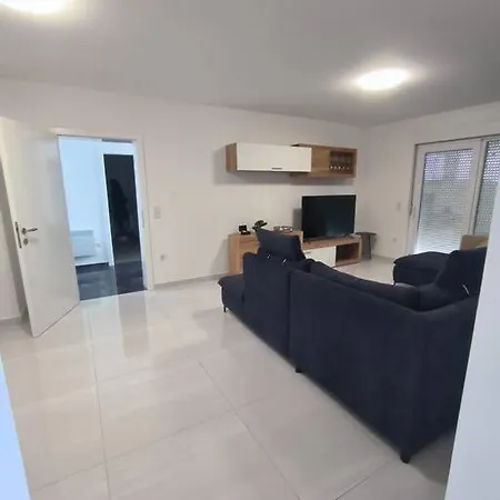 Baroness - Modern & Spacious - 3 Bedroom * Sukosan