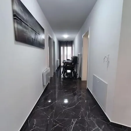 Baroness - Modern & Spacious - 3 Bedroom Apartment Sukosan