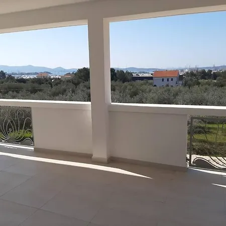 Baroness - Modern & Spacious - 3 Bedroom Sukošan