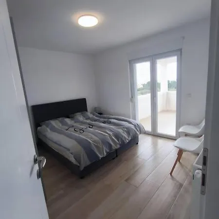 Baroness - Modern & Spacious - 3 Bedroom Lägenhet *